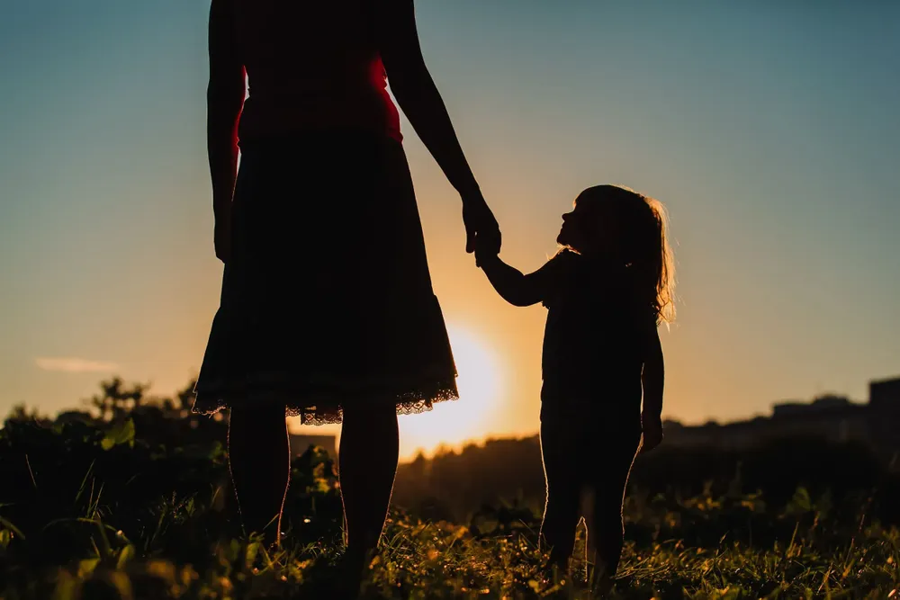 Specyfika roli kobiecej – matka i samotna matka
